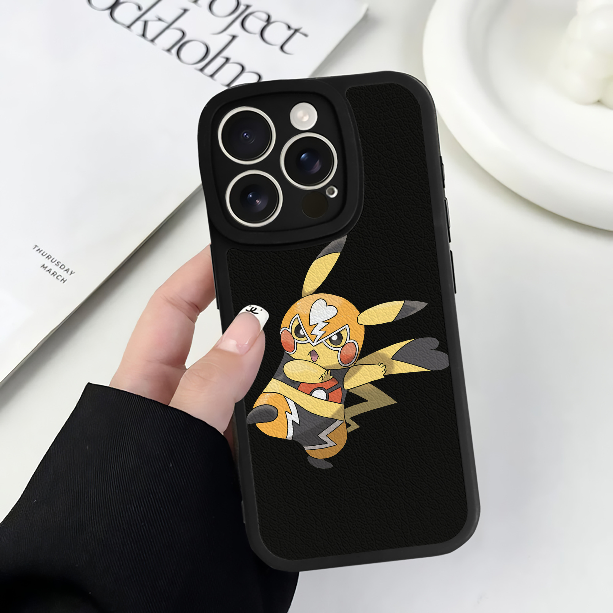 （画像用） ポケットモンスター Pokémon 【iPhone 16シリーズ対応】シリコンスマホケース（レザー調） 材質：シリコン